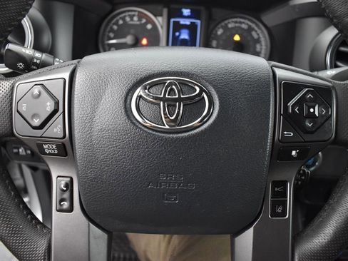 Used 2020 Toyota Tacoma TRD Sport image 13