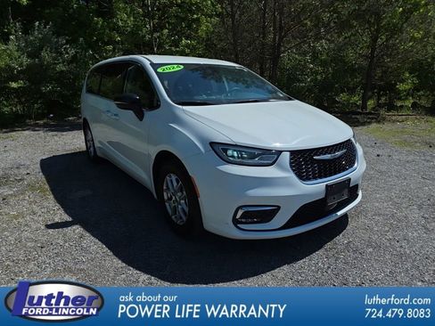 Used 2024 Chrysler Pacifica Touring-L FWD image 1