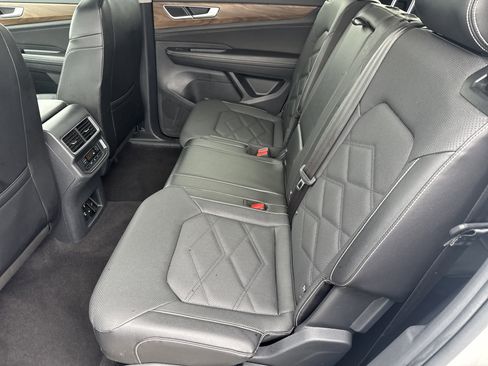 Used 2025 Volkswagen Atlas SE AWD/4WD image 6