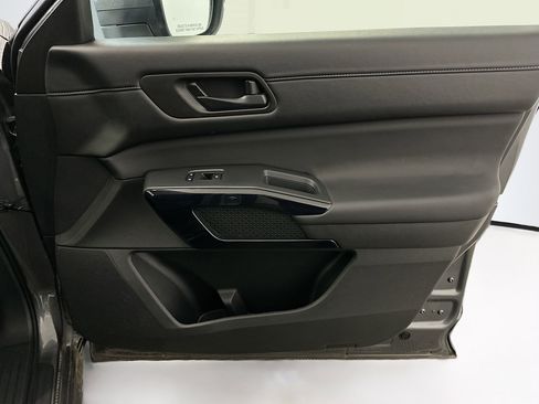 Used 2025 Nissan Pathfinder SV image 34