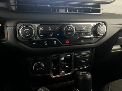 Certified 2025 Jeep Wrangler Sahara image 23