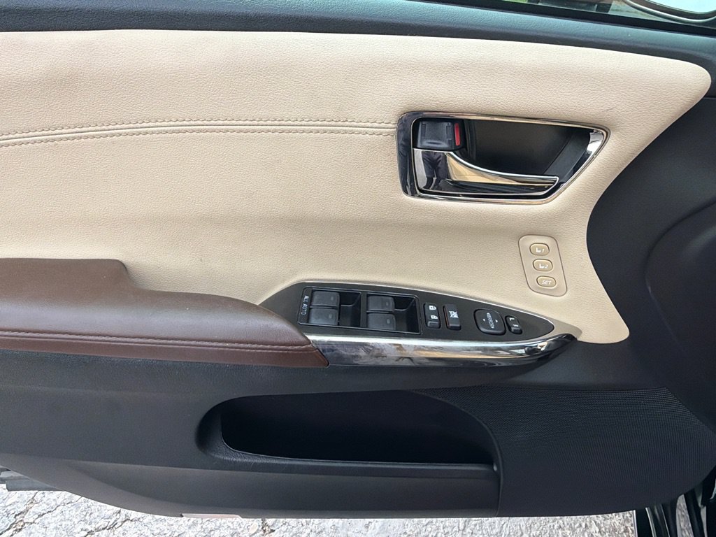 Used 2017 Toyota Avalon XLE Premium w/ All Weather Liner Package FWD image 11
