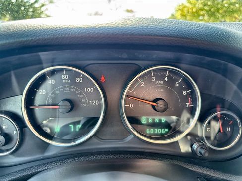 Used 2017 Jeep Wrangler Unlimited Sahara AWD/4WD image 10