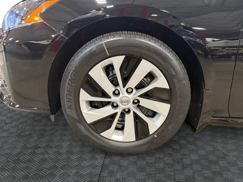 Used 2024 Nissan Altima 2.5 S FWD image 15