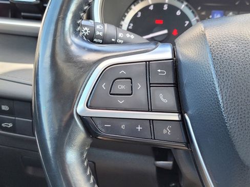 Used 2021 Toyota Highlander XLE image 21