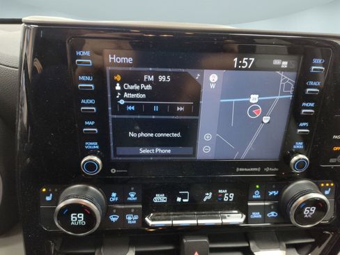 Used 2020 Toyota Highlander XLE image 23