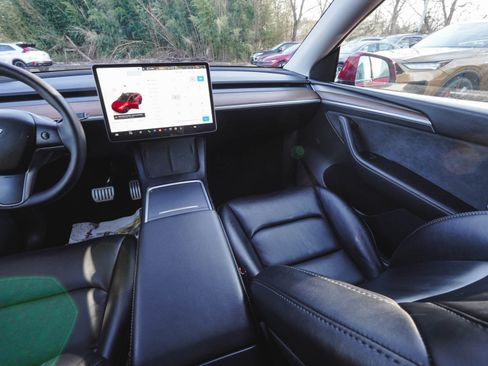 Used 2024 Tesla Model Y Performance image 34