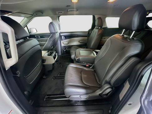 Used 2026 Kia Carnival FWD image 29