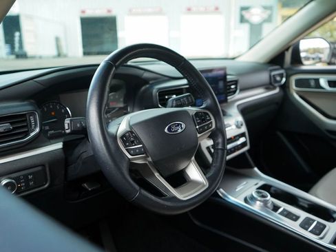 Used 2020 Ford Explorer XLT w/ Equipment Group 202A image 7