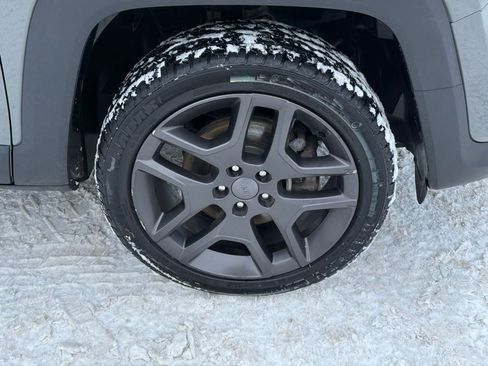 Used 2021 Jeep Renegade Latitude image 9