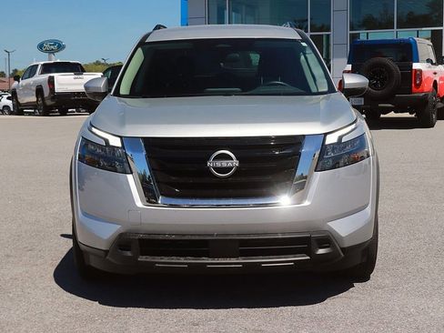 Used 2025 Nissan Pathfinder SV AWD/4WD image 2