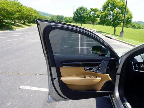 Used 2018 Volvo S90 T6 Momentum w/ Convenience Package image 13