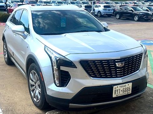 Used 2020 Cadillac XT4 Premium Luxury FWD image 2