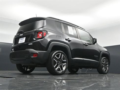 Used 2020 Jeep Renegade Latitude w/ Cold Weather Group AWD/4WD image 32