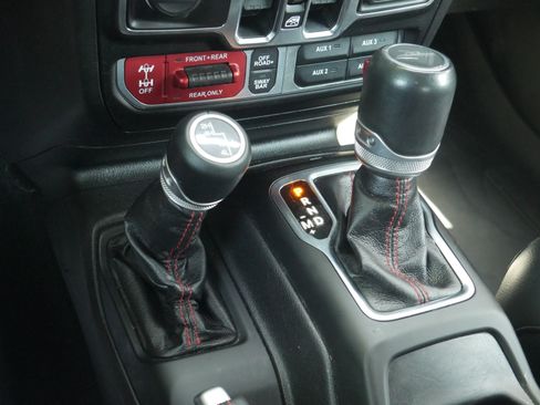 Used 2022 Jeep Gladiator Rubicon w/ LED Lighting Group AWD/4WD image 15