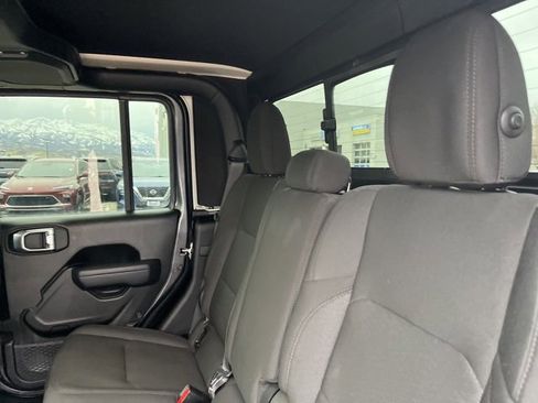 Used 2023 Jeep Gladiator Willys image 17
