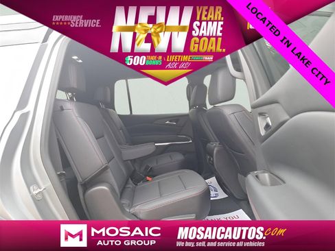 Used 2025 Chevrolet Traverse Z71 image 13