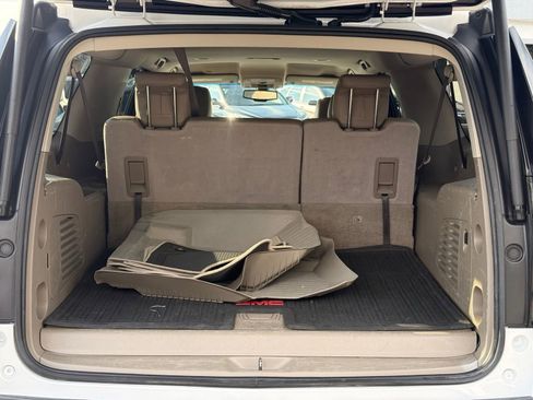 Used 2020 GMC Yukon XL SLE w/ SLE Value Package RWD image 12