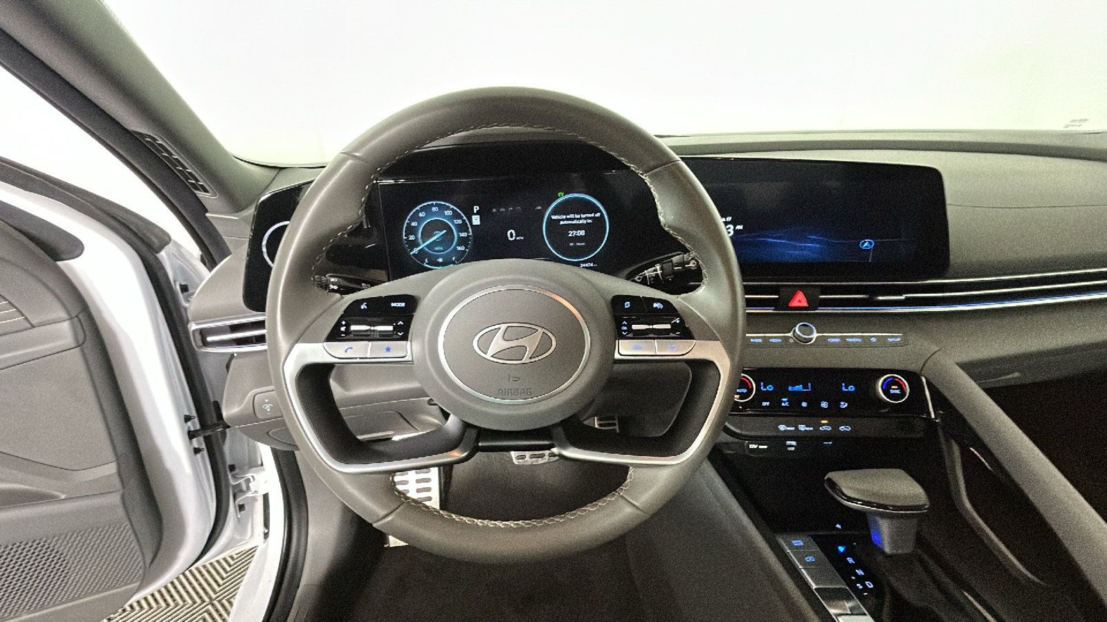 Used 2025 Hyundai Elantra SEL FWD image 17