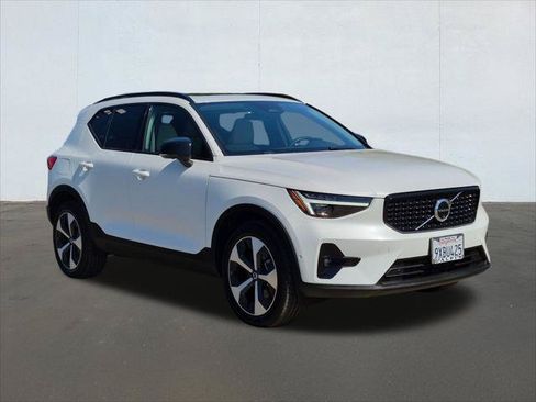 Used 2026 Volvo XC40 B5 Plus w/ Protection Package Premier AWD/4WD image 7