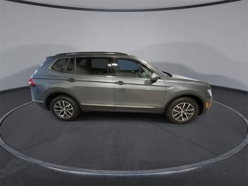 Used 2018 Volkswagen Tiguan SEL image 9