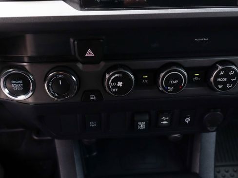 Used 2019 Toyota Tacoma TRD Off-Road AWD/4WD image 35