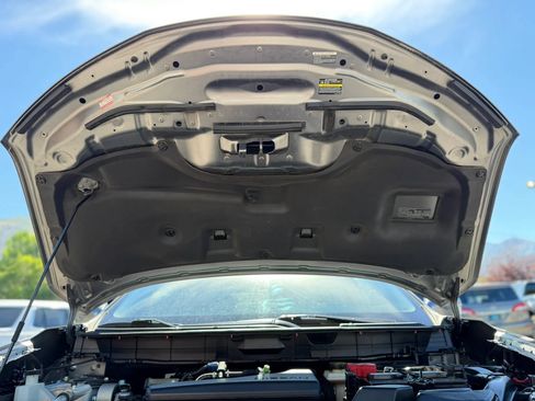 Used 2017 Nissan Rogue SV AWD/4WD image 3