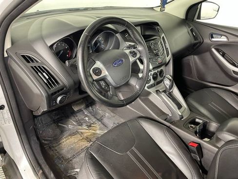 Used 2014 Ford Focus SE w/ Equipment Group 201A FWD image 3