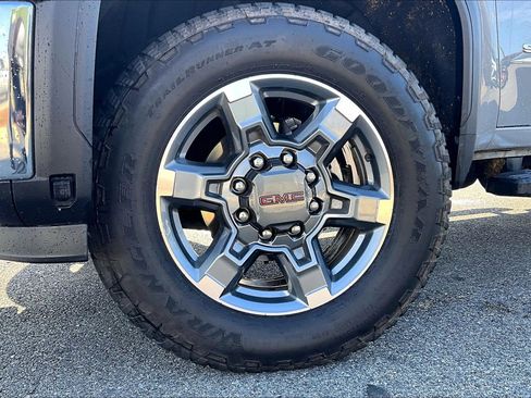Used 2025 GMC Sierra 2500 SLE w/ SLE Value Package; image 4