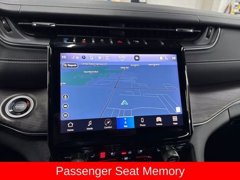 Used 2023 Jeep Grand Cherokee Overland w/ Advanced Protech Group III image 22