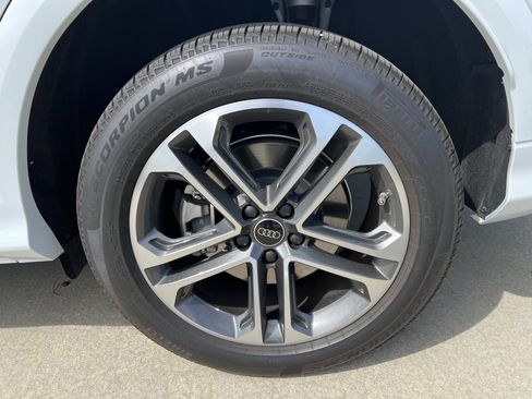 Certified 2025 Audi Q5 Premium w/ Convenience Package AWD/4WD image 13