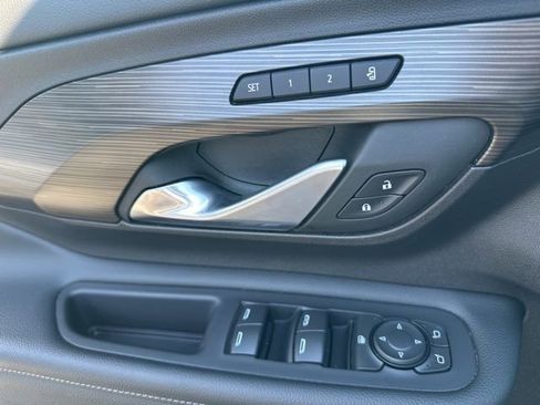 Used 2024 GMC Terrain SLT image 36