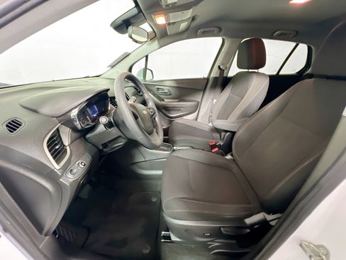 Used 2018 Chevrolet Trax LS image 14