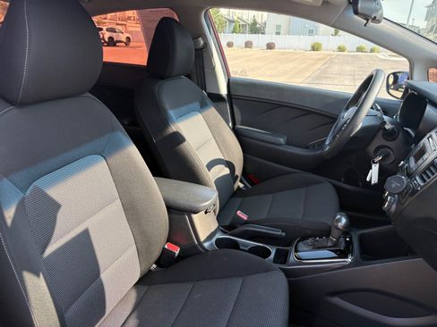 Used 2018 Kia Forte LX FWD image 19