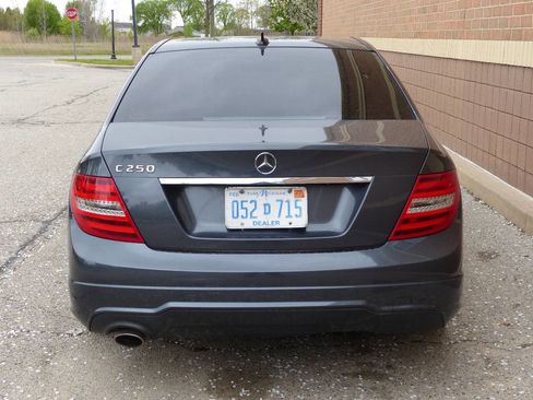 Used 2013 Mercedes-Benz C 250 Sedan image 9