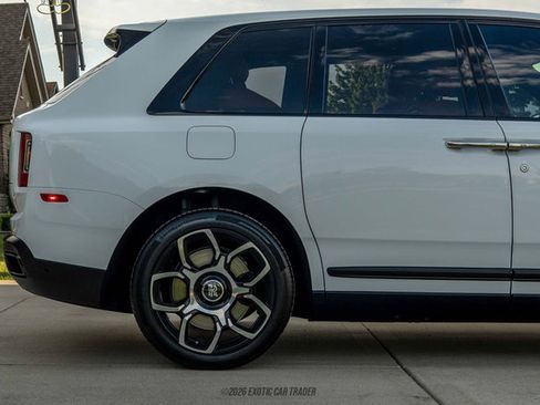 Used 2023 Rolls-Royce Cullinan Black Badge AWD/4WD image 10