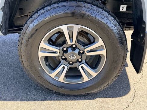 Used 2018 Toyota Tacoma TRD Sport image 13