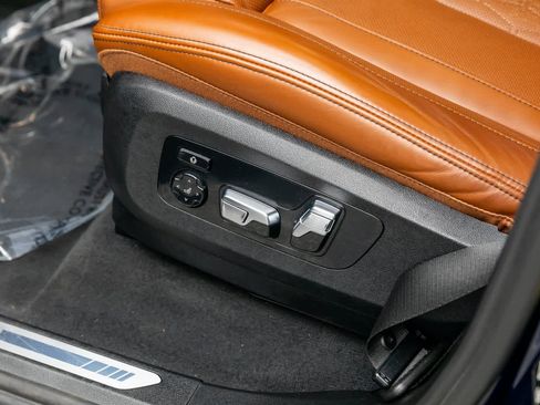 Used 2023 BMW X7 xDrive40i w/ Executive Package image 34