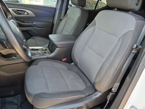Used 2023 Chevrolet Traverse LT w/ LPO, Floor Liner Package FWD image 21