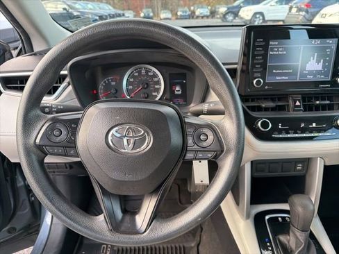 Used 2022 Toyota Corolla Cross L image 19