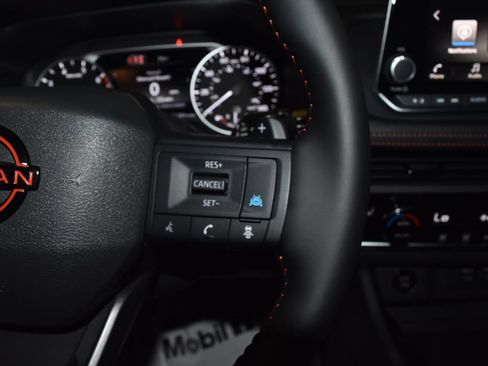 Used 2026 Nissan Rogue SV AWD/4WD image 9