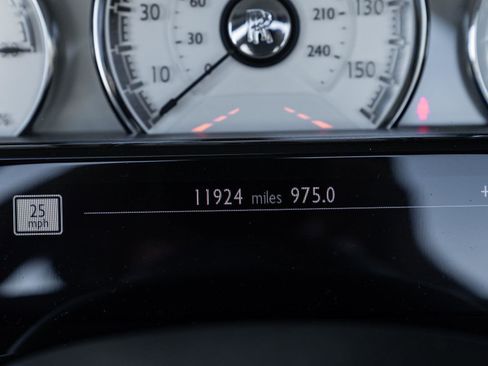 Used 2018 Rolls-Royce Dawn image 40