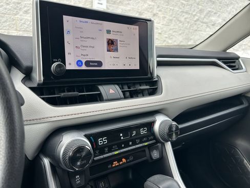 Used 2025 Toyota RAV4 XLE AWD/4WD image 25