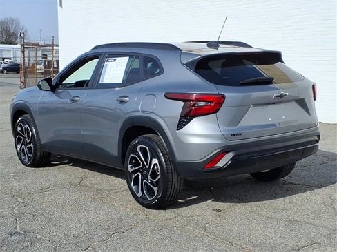 Certified 2024 Chevrolet Trax RS w/ Driver Confidence Package image 3