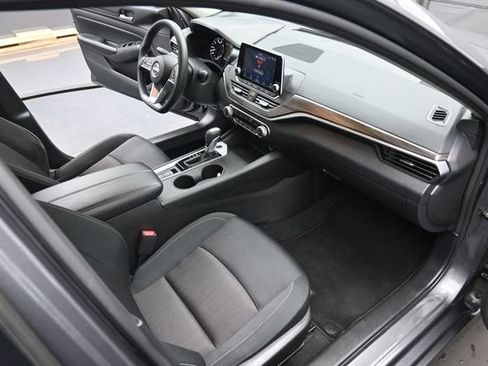 Used 2025 Nissan Altima 2.5 SV AWD/4WD image 45