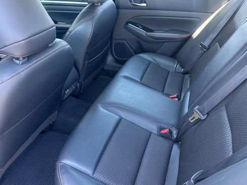 Used 2024 Nissan Altima 2.5 SR FWD image 15