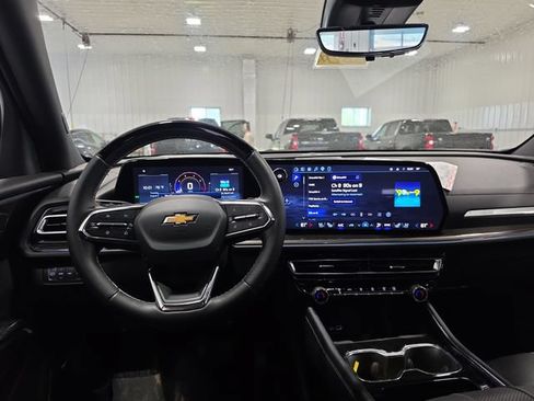 Used 2026 Chevrolet Traverse High Country w/ LPO, Floor Liner Package AWD/4WD image 5
