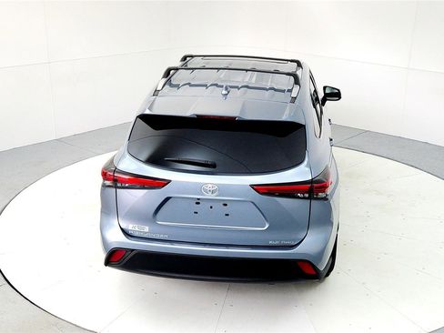 Certified 2022 Toyota Highlander XLE image 17
