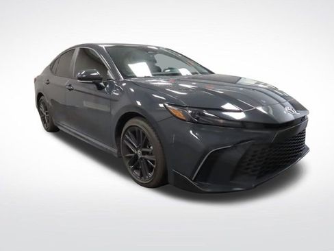 Used 2025 Toyota Camry SE w/ Convenience Package image 8