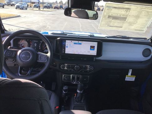 Used 2025 Jeep Wrangler Sport AWD/4WD image 21